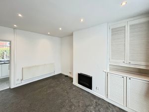 Lounge- click for photo gallery
